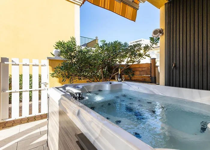 Villa Nix -villa Prive 4p - Terrasse - Parking - Climatisation - Cap Naturiste Agde